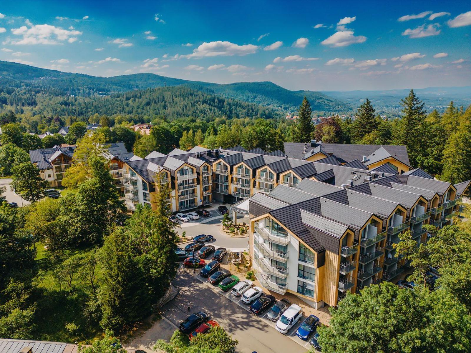 Green Mountain 5* Hotel Karpacz Exterior foto Aerial view of the hotel