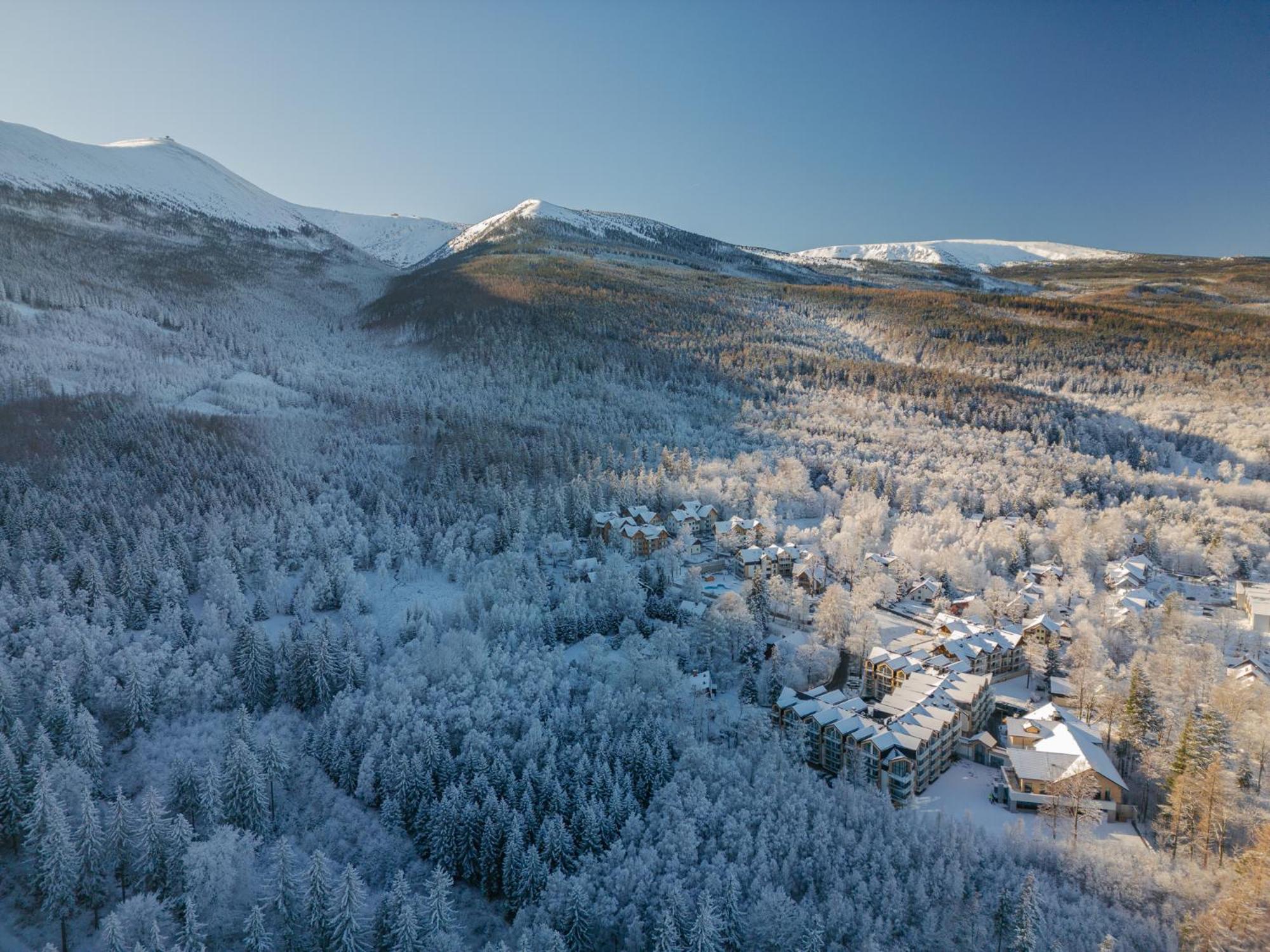Green Mountain 5* Hotel Karpacz Exterior foto Aerial view of the village