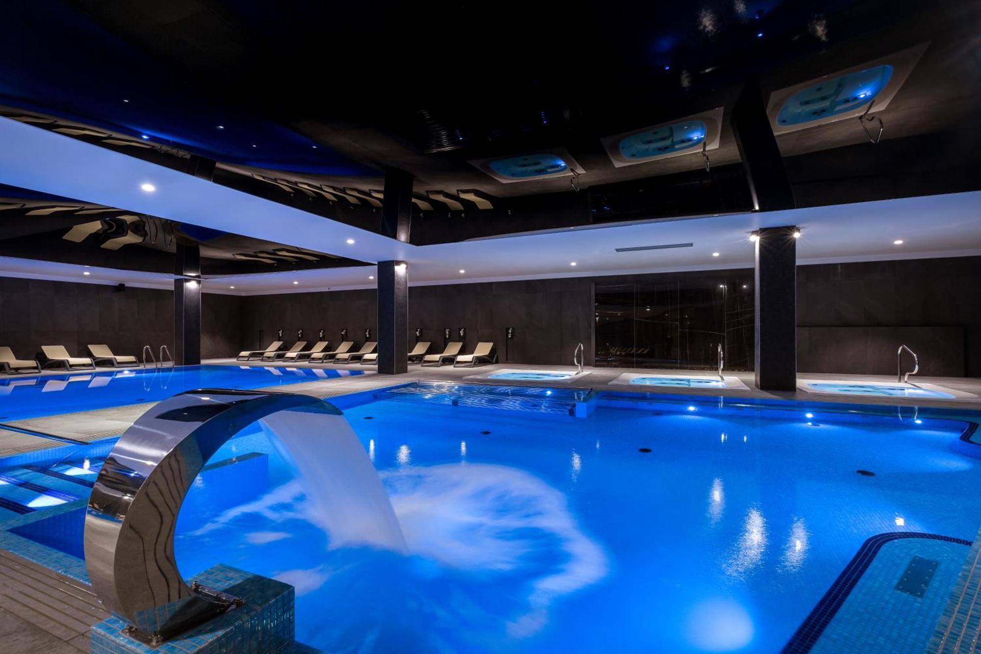 Green Mountain 5* Hotel Karpacz Exterior foto The swimming pool at the hotel