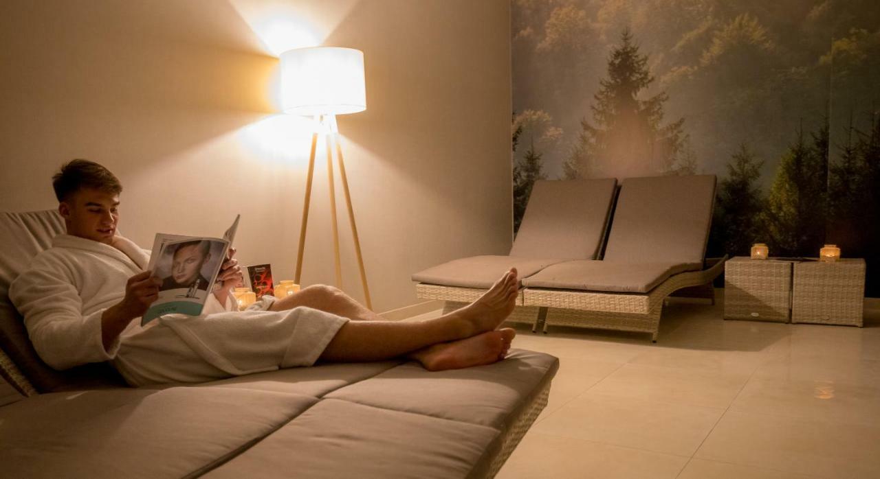 Green Mountain 5* Hotel Karpacz Exterior foto A woman relaxing in a spa